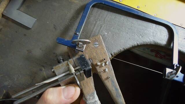 Hand piercing with the saw